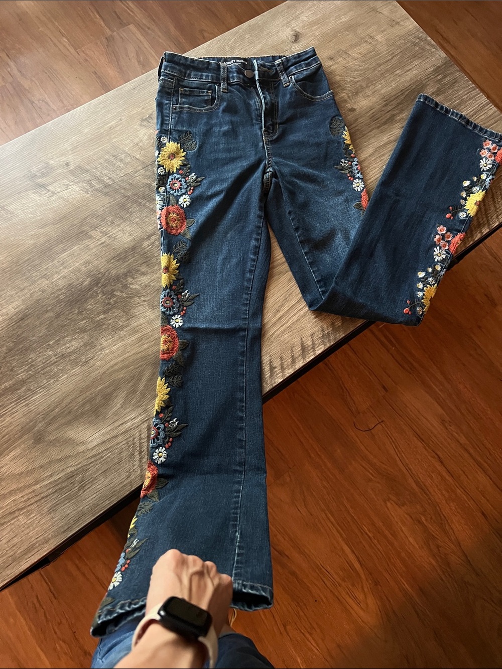 Ashley Mason Dark Blue Straight-Leg Jeans with Floral Embroidery - Picture 6 of 9